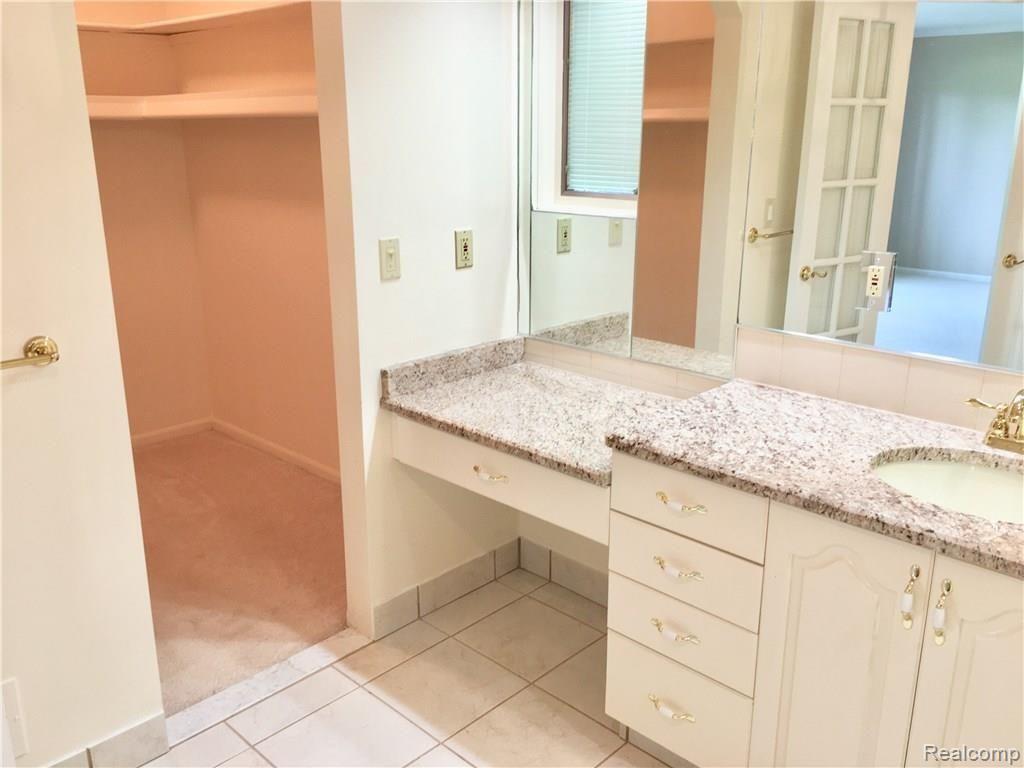 Building Photo - 1829 Golf Ridge Dr