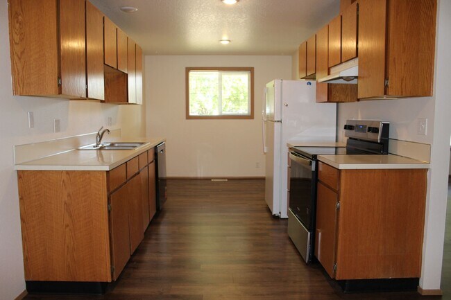 Building Photo - 1045 SW 178th Pl