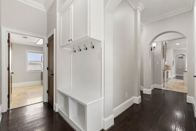 Building Photo - 26214 Kingsgate Ln