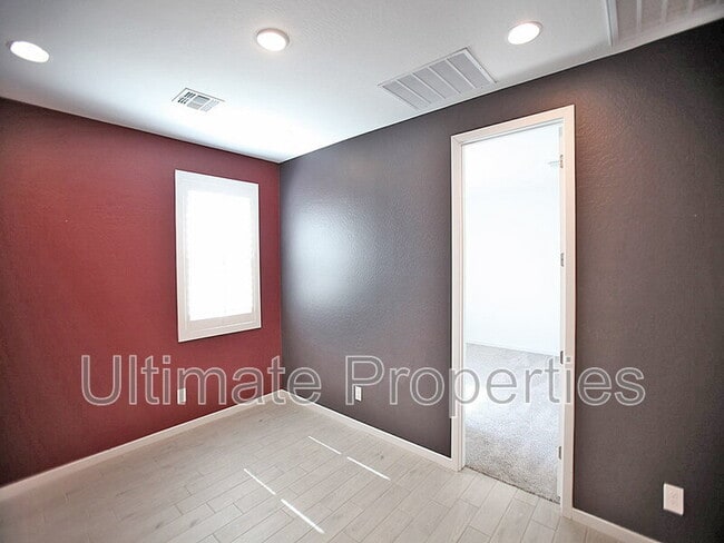 Building Photo - 12639 W Country Club Trail