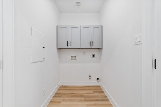 Building Photo - 6715 England St