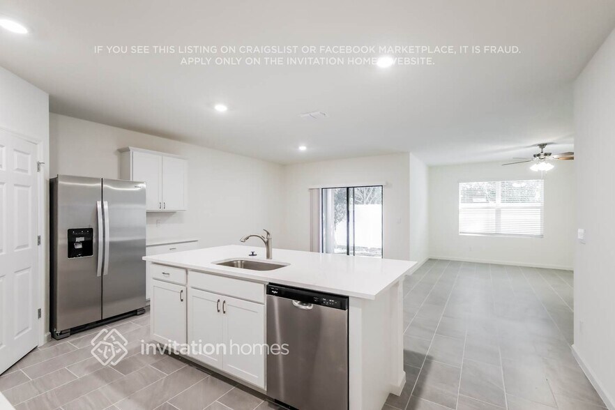 Building Photo - 9667 Seaspray Dr
