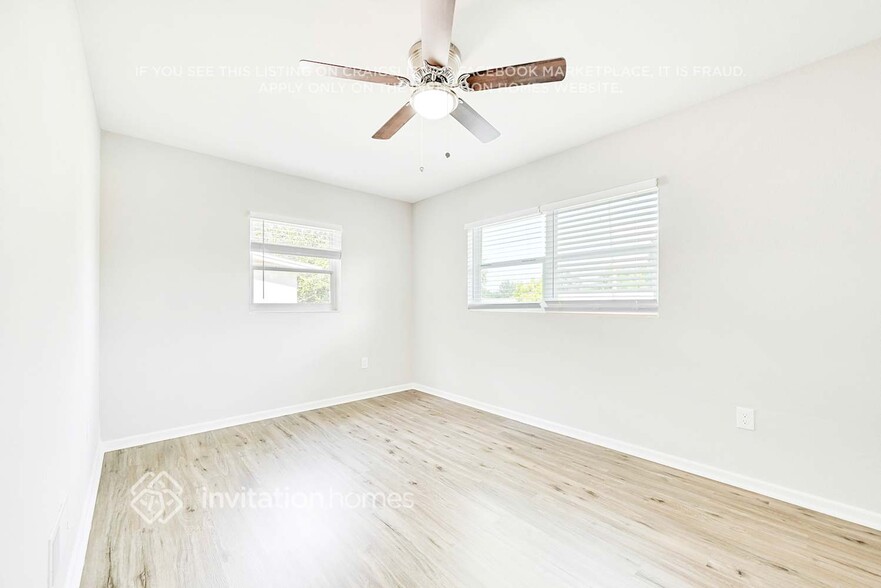 Building Photo - 5506 Perrine Dr