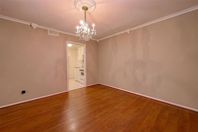 Building Photo - 642 S Ripple Creek Dr