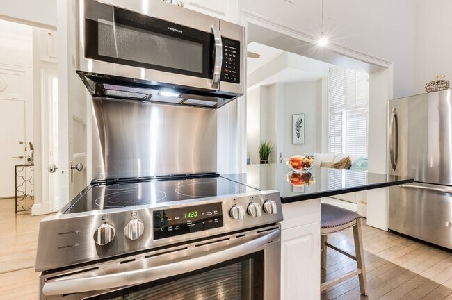 Building Photo - 484 Beacon St