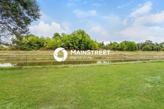 Building Photo - 3 Bedroom Pet-Friendly Home in lehigh acres, FL with Main Street Renewal
