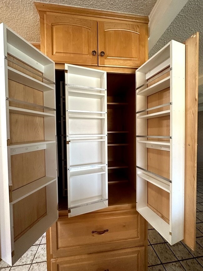 Building Photo - 3009 Bonham Ave