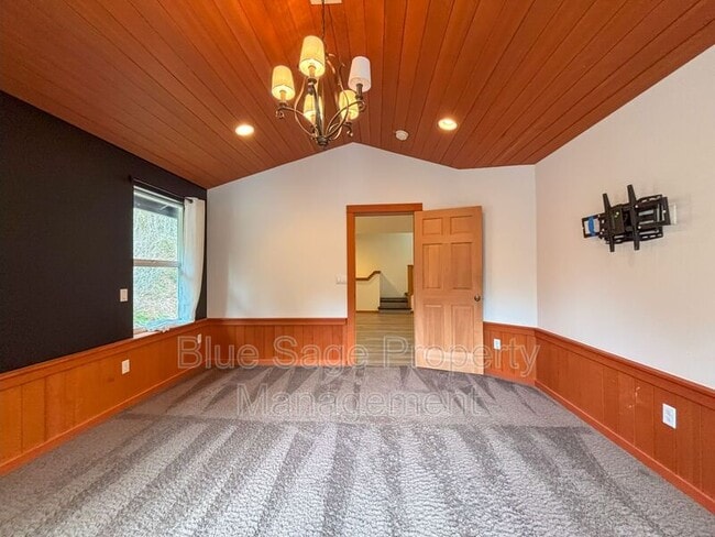 Building Photo - 241896 US-101