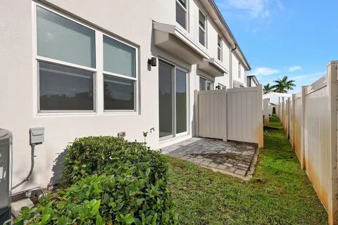Building Photo - 3904 SE Caladium Ct