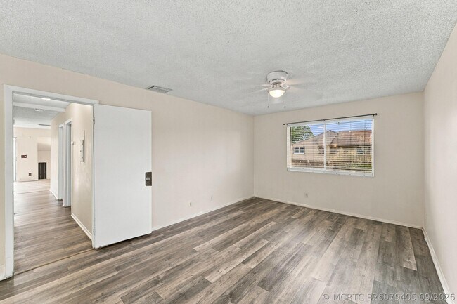 Building Photo - 5854 NW 21st St