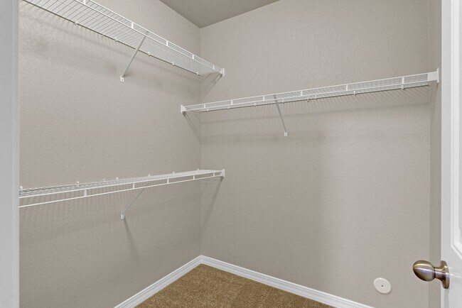 Building Photo - Beautiful home available to move in 08/04/...