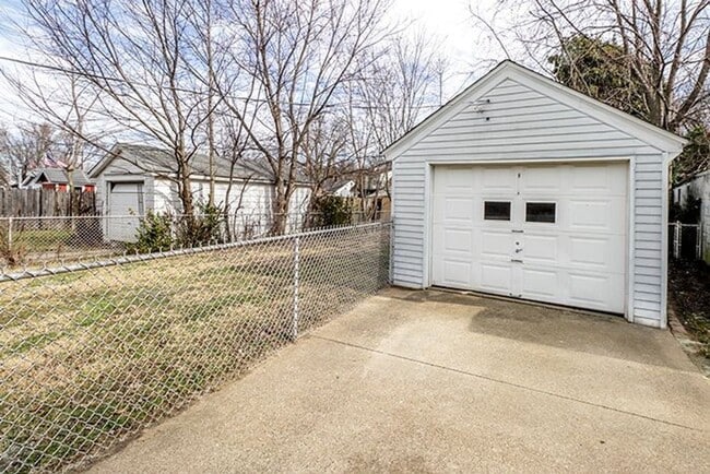 Building Photo - Newly Renovated 3 Bedroom Cape Cod