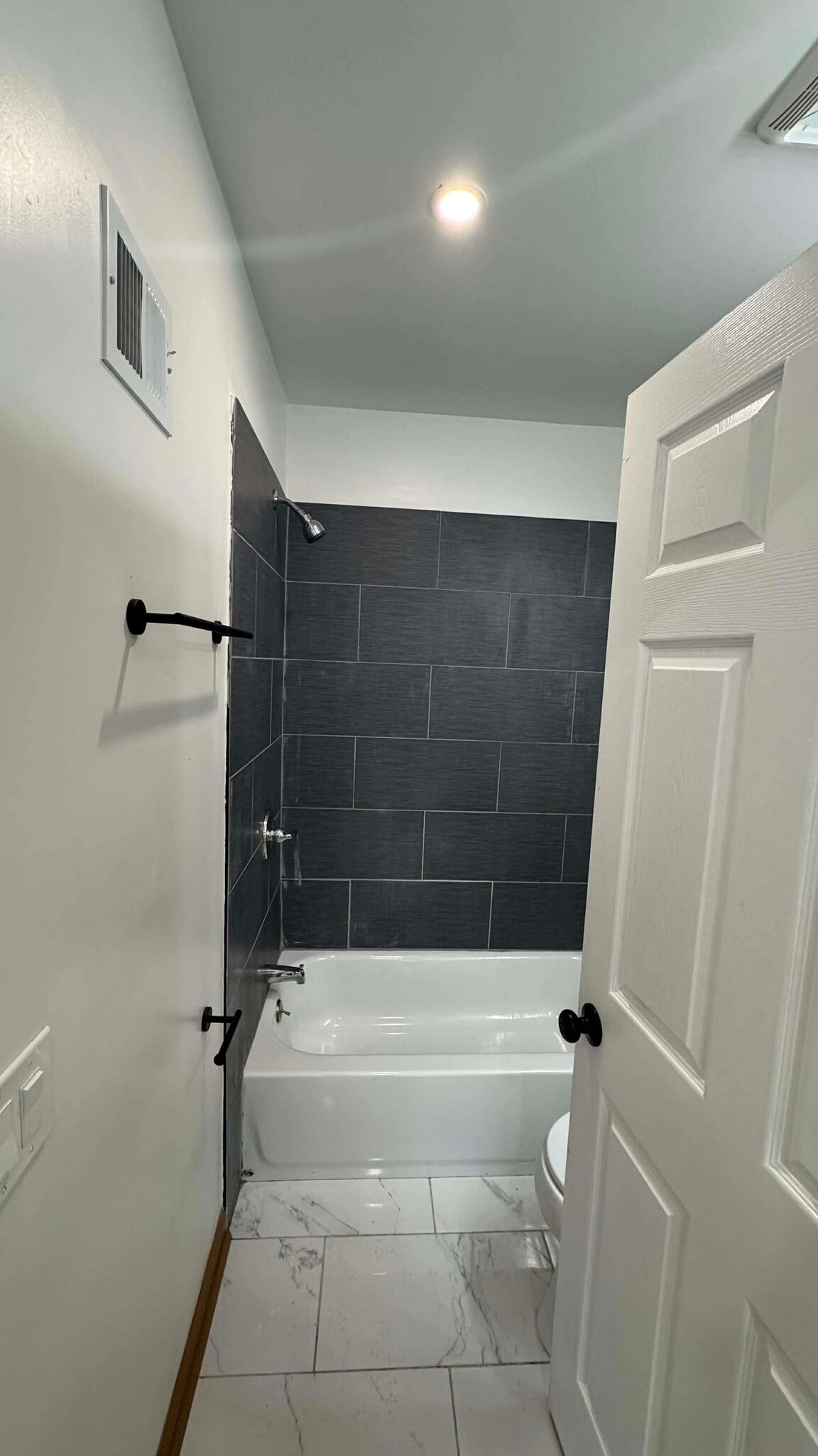 Building Photo - 2433 Druid Hill Ave