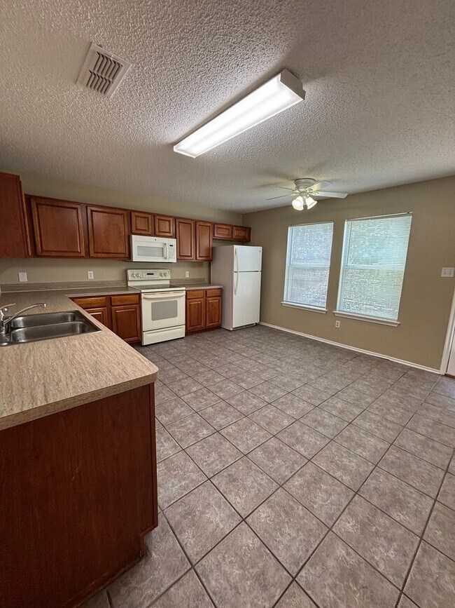 Building Photo - 7533 Kings Tr