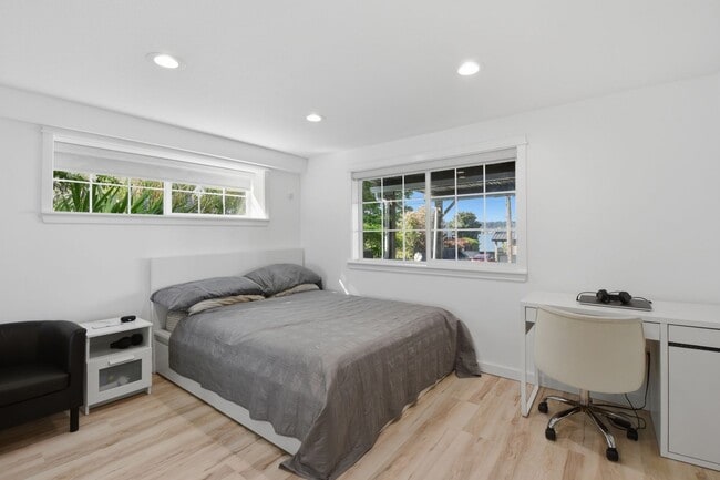 Building Photo - 5bd/3ba Kirkland Home