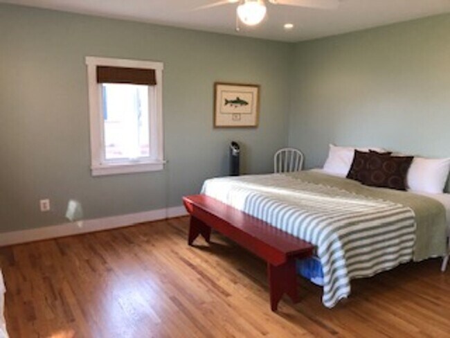 Building Photo - Waterfront Three Bedroom Two and a Half Bath