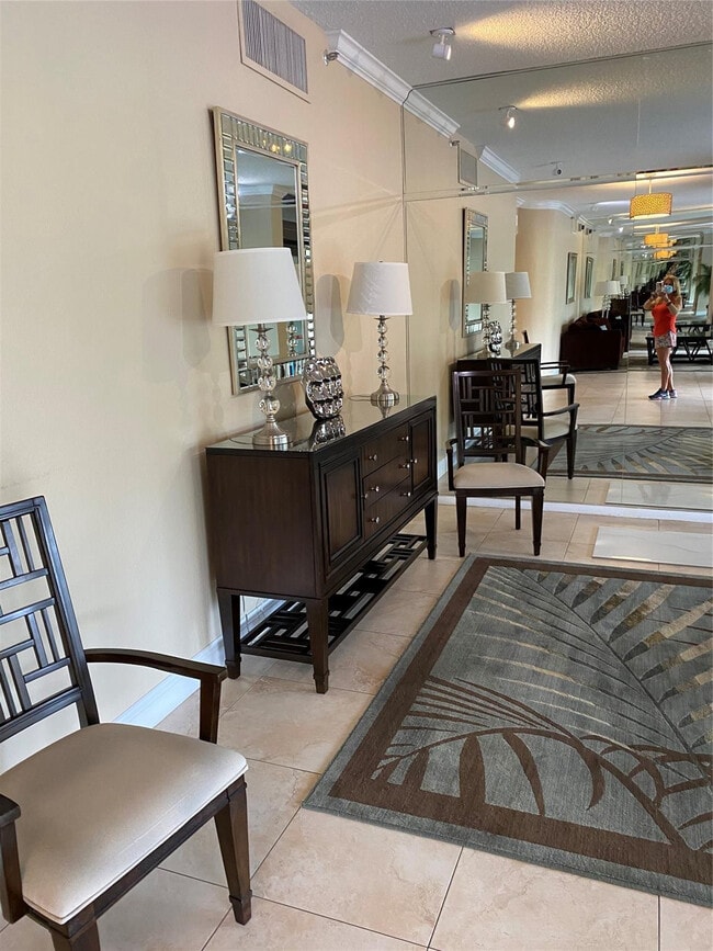 Building Photo - 6797 Willow Wood Dr