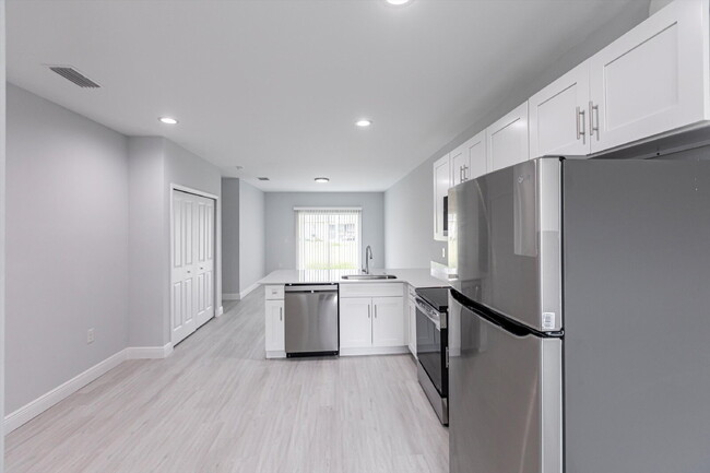 Building Photo - BRAND NEW Construction, 3 bed / 2 bath Ren...
