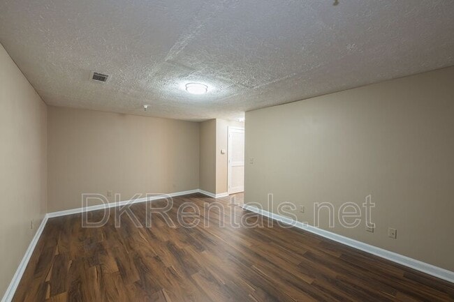 Building Photo - 360 Herndon Way