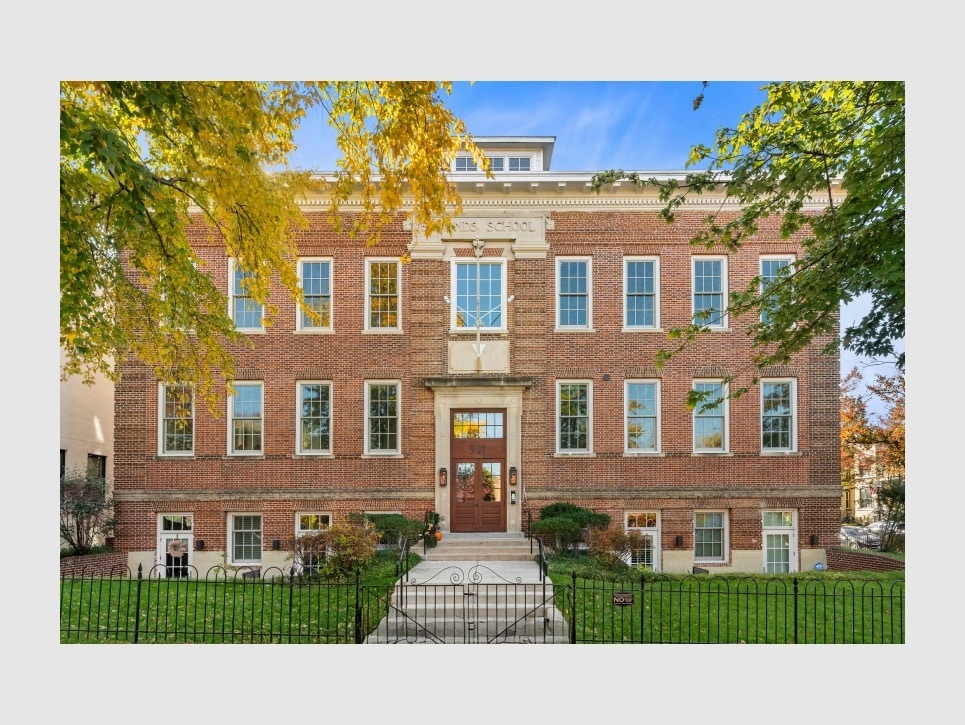 Building Photo - 901 D St NE