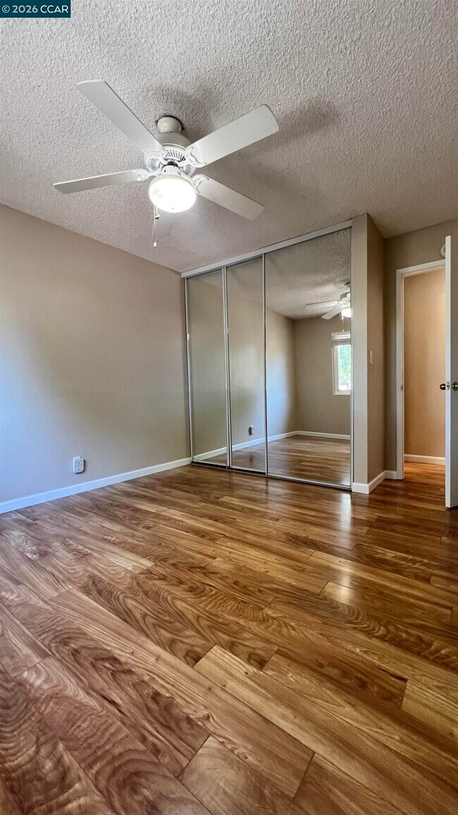 Building Photo - 2828 Royal Ann Ln