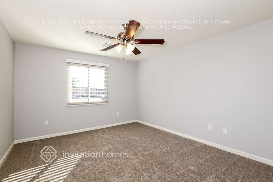 Building Photo - 3922 E Emile Zola Ave