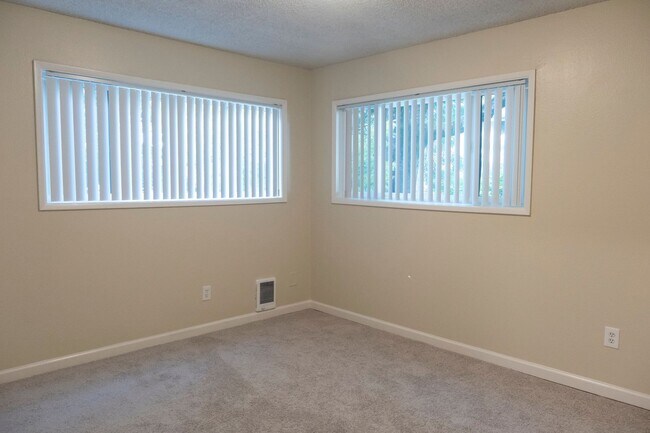 Building Photo - Stylish 2 Bedroom Living in the Heart of Irvington!