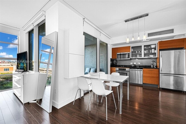 Building Photo - 3451 NE 1st Ave