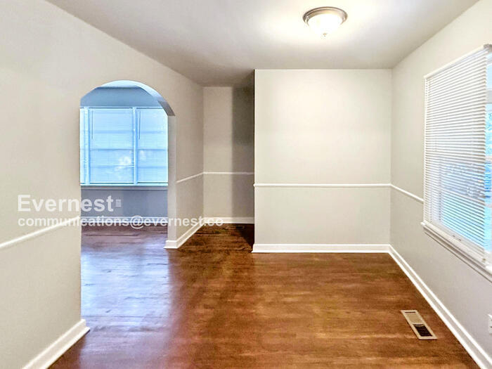 Building Photo - 1309 5th Pl NW