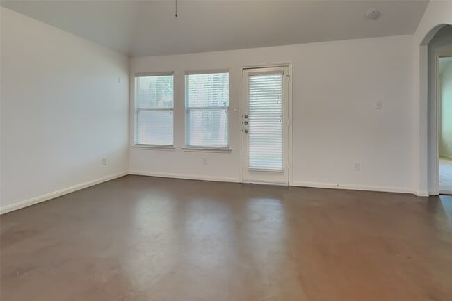 Building Photo - 14 E Sage Creek Pl
