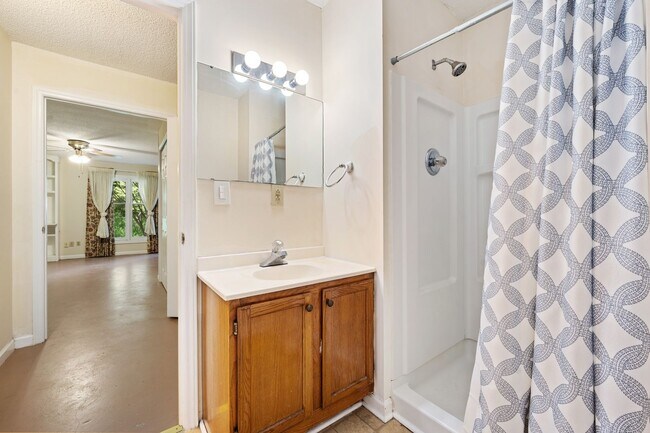 Building Photo - Spacious 3-Level Townhome Minutes from Dow...