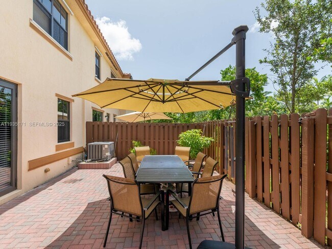 Building Photo - 12320 S Village Cir