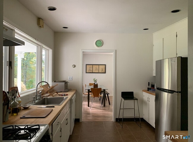 Building Photo - 525 Munger Ln