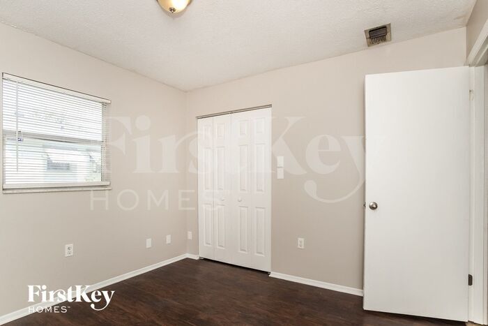 Building Photo - 705 Vincent Dr