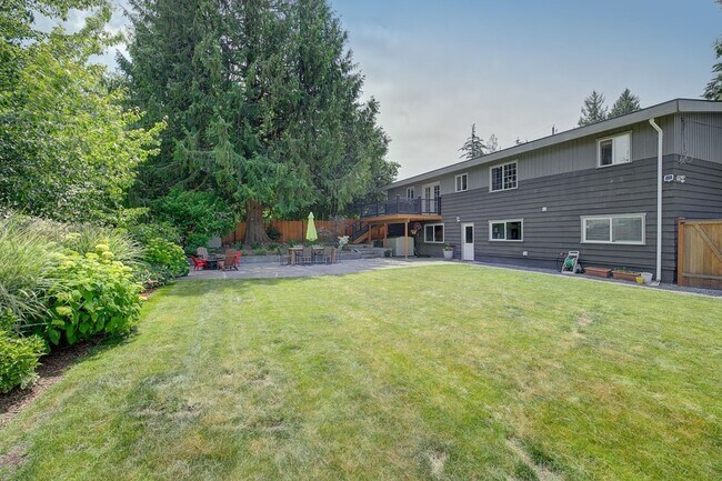 Building Photo - 5bd/2.5ba Edmonds Home