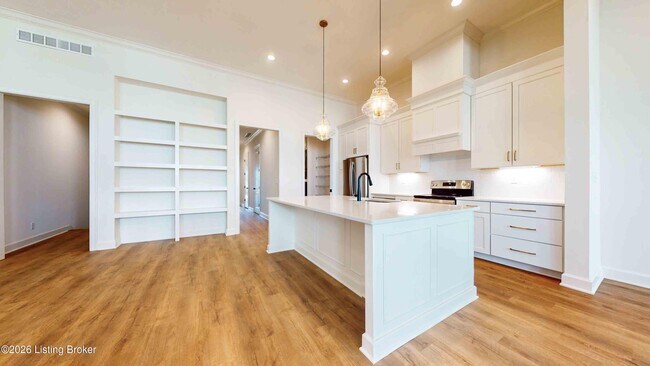 Building Photo - 6353 Meeting St