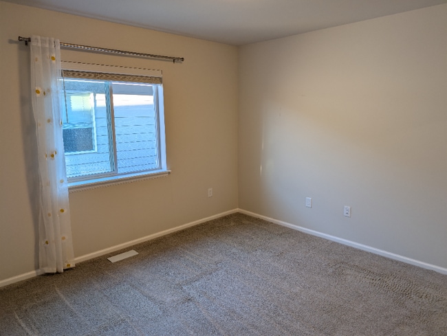 Building Photo - 912 119th Ave SE