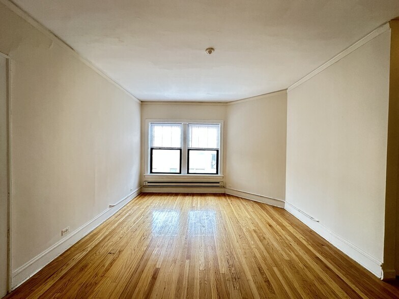 Building Photo - 1322 Oak Ave