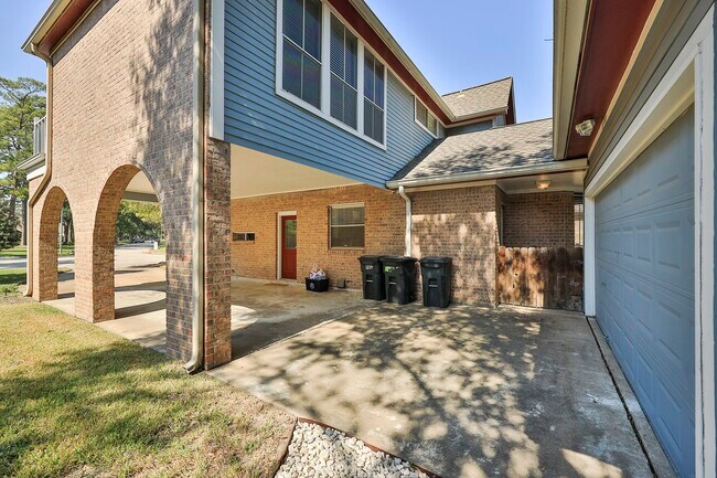 Building Photo - 12002 Moorcreek Dr