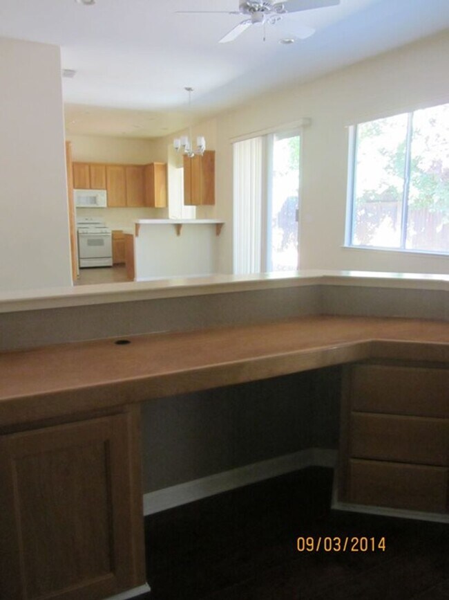 Building Photo - 858 Laurel Dr