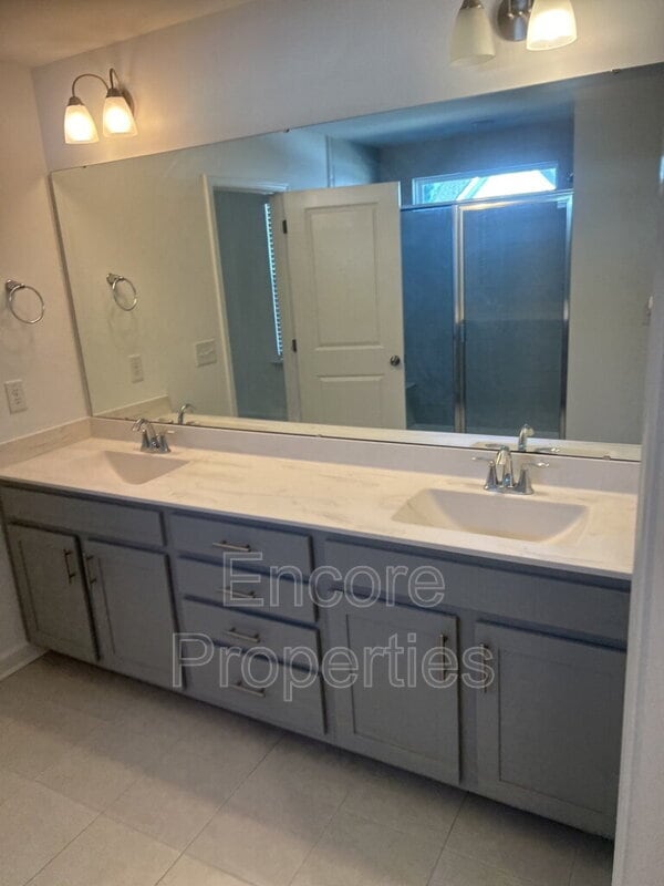 Building Photo - 137 Orvis Dr