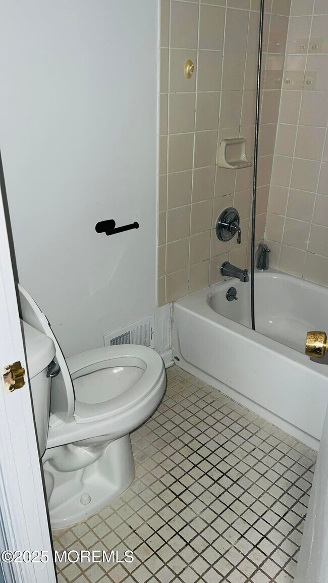 Building Photo - 439 Mantoloking Rd