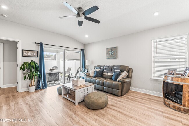 Building Photo - 243 Dahlia Falls Dr