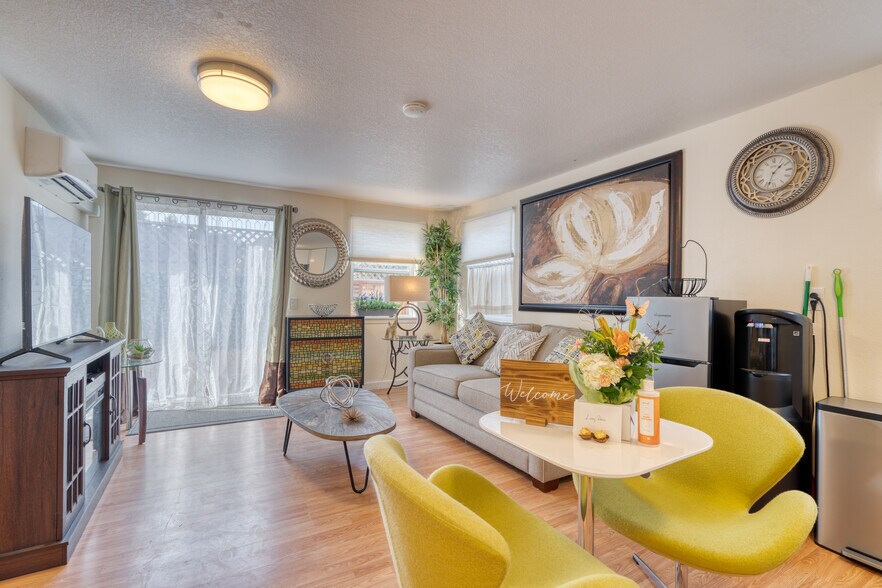 Building Photo - 1676 SE Marion St