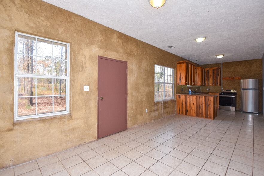 Entry - 4526 Rock Springs Rd