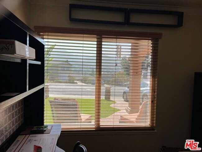 Building Photo - 729 Kenmore Cir