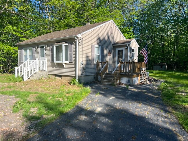 Building Photo - 40 Hemlock St
