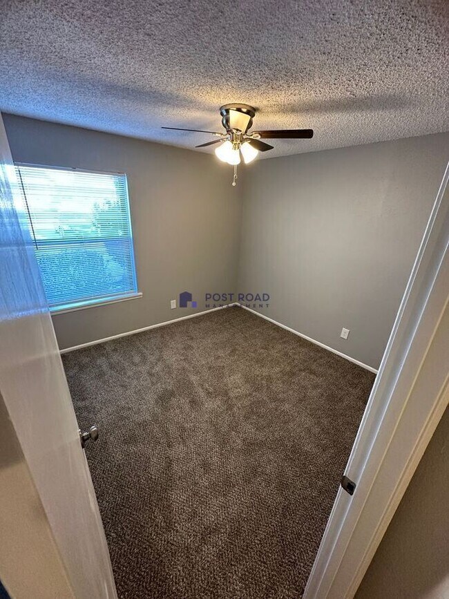 Building Photo - 501 W 27th St S