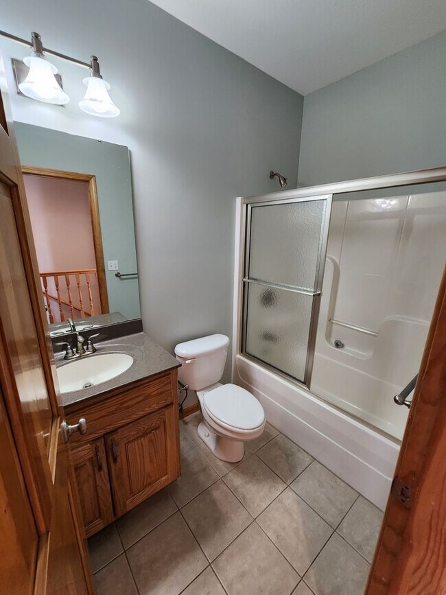 Building Photo - New price! Enjoy country living and seclus...