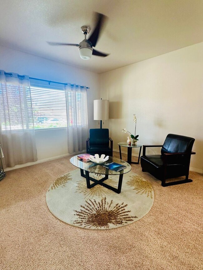 Building Photo - Spacious 5-Bedroom Smart Home Near Peterso...